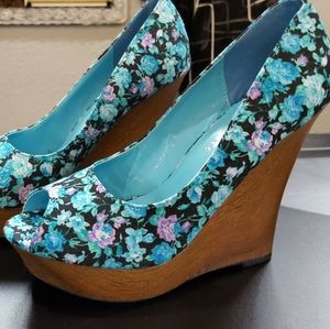 Fahrenheit blue floral wedge platform peep toe new